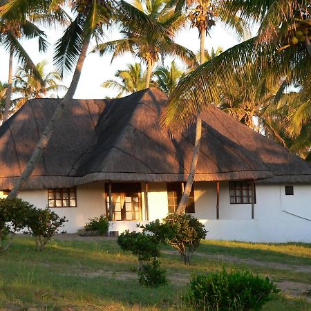 Blue Moon Beach Holiday Resort Иньямбане Номер фото