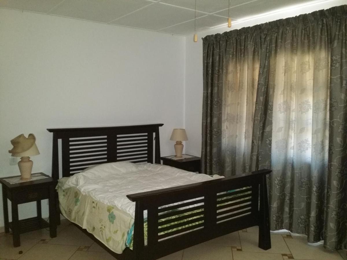 Blue Moon Beach Holiday Resort Иньямбане Экстерьер фото