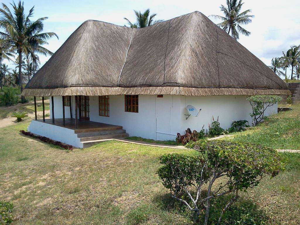 Blue Moon Beach Holiday Resort Иньямбане Номер фото