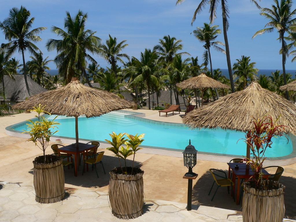 Blue Moon Beach Holiday Resort Иньямбане Экстерьер фото